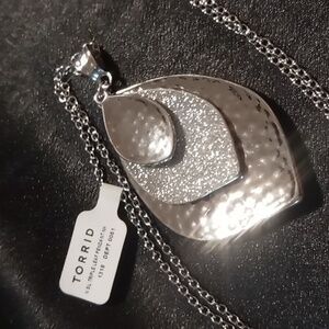 Torrid long pendant necklace NWT